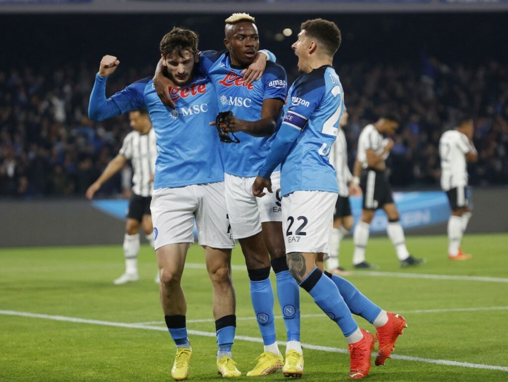 Napoli đối đầu với Roma Seria A